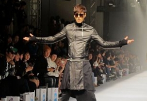 D.Gnak at Seoul Fashion Week