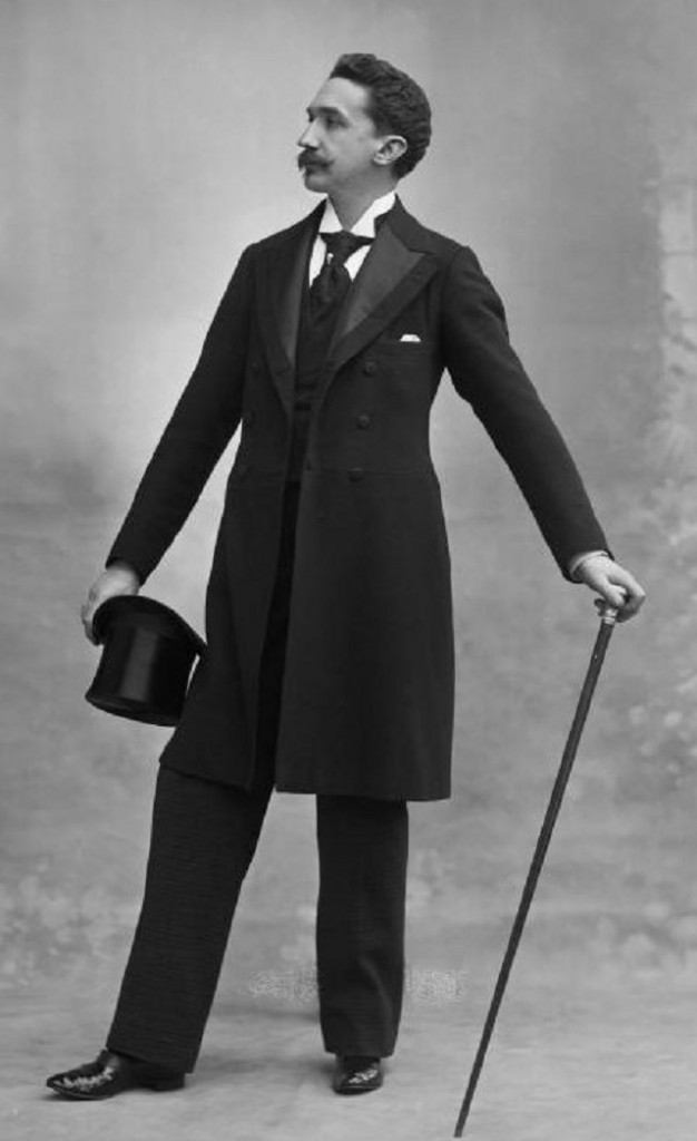 The art of how to strike a proper pose, undoubtedly inspiring Oscar Wilde