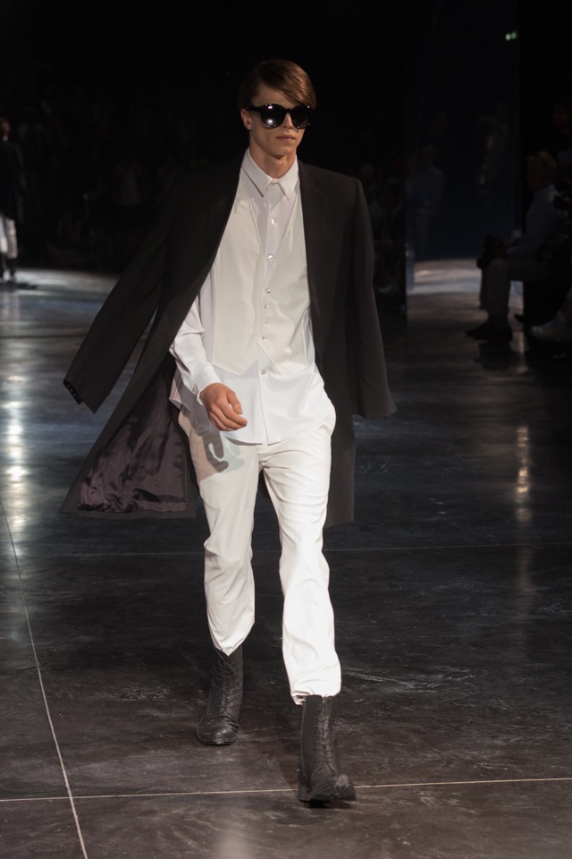 The RYNSHU look, drop silhouettes shades always included