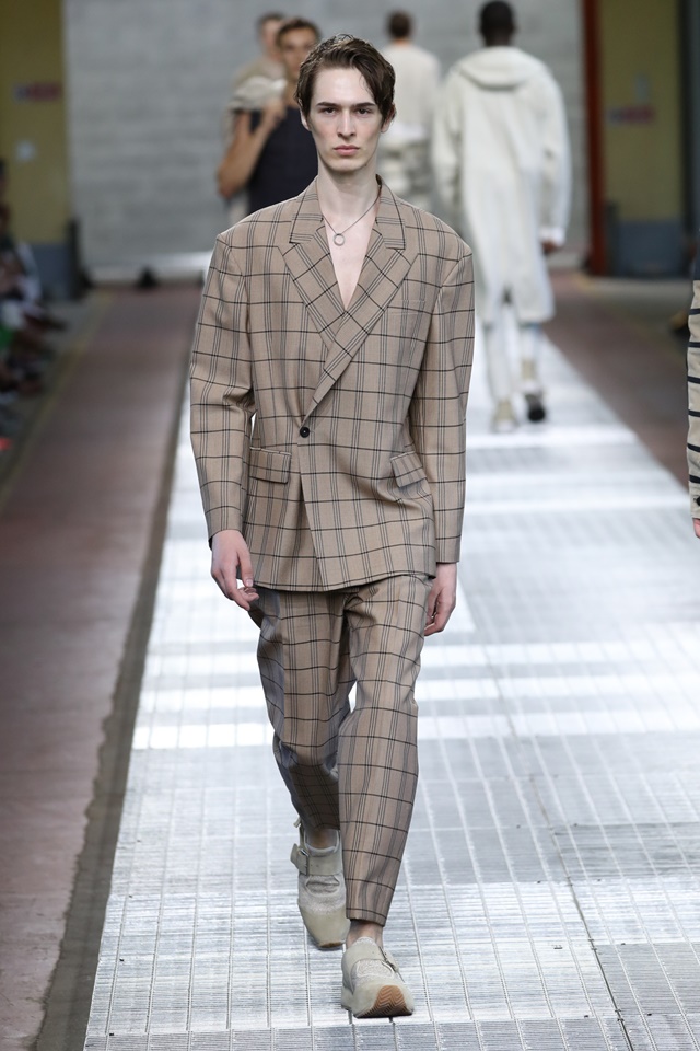 DIRK-BIKKEMBERGS-SS18-Look-17