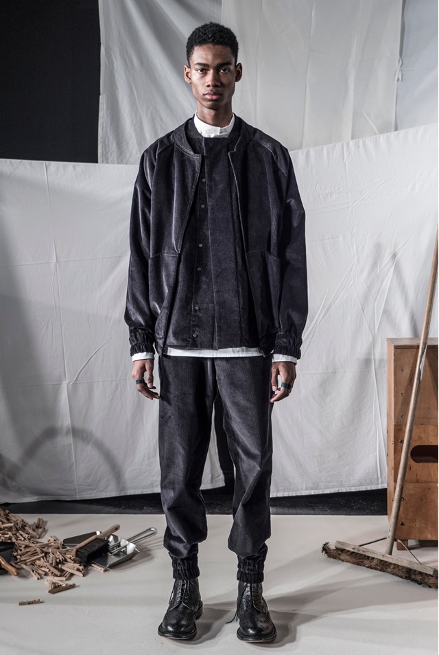 PHOEBE-ENGLISH-MAN-AW17-LOOK-3-PHOTO-BY-NEIL-MASON