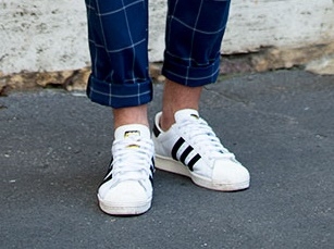 How To Sport the Spring Sneaker Trend